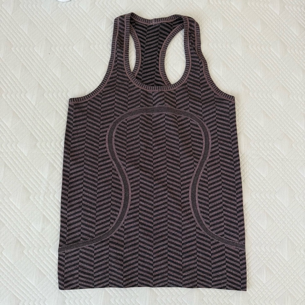 Lululemon Athletica swiftly tank with chevron patten in dark cherry purple sz 6